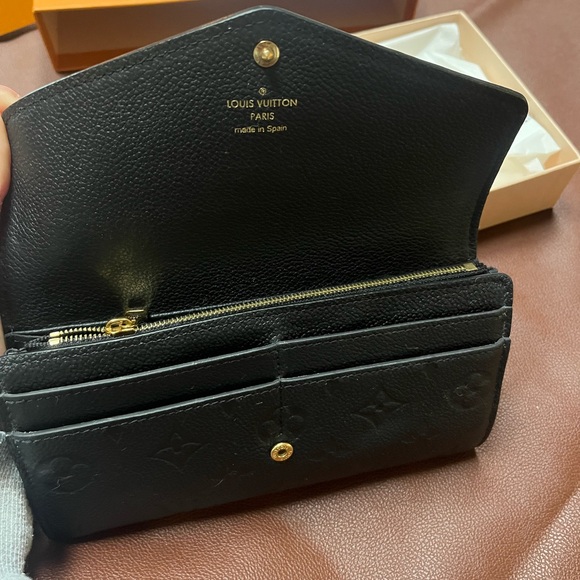 Louis Vuitton “Sarah” Wallet - Picture 4 of 5